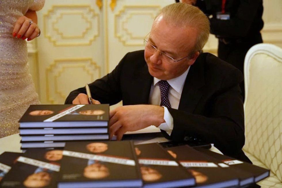 Премьер-министр Правительства Республики Башкортостан Андрей Назаров передал книги для новых регионов