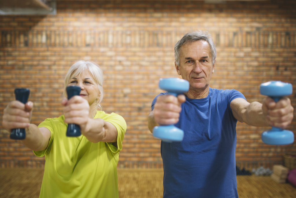older-people-training-in-gym.jpg